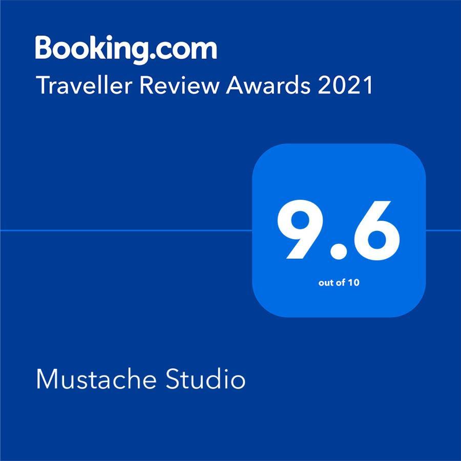Mustache Studio Ourem Luaran gambar